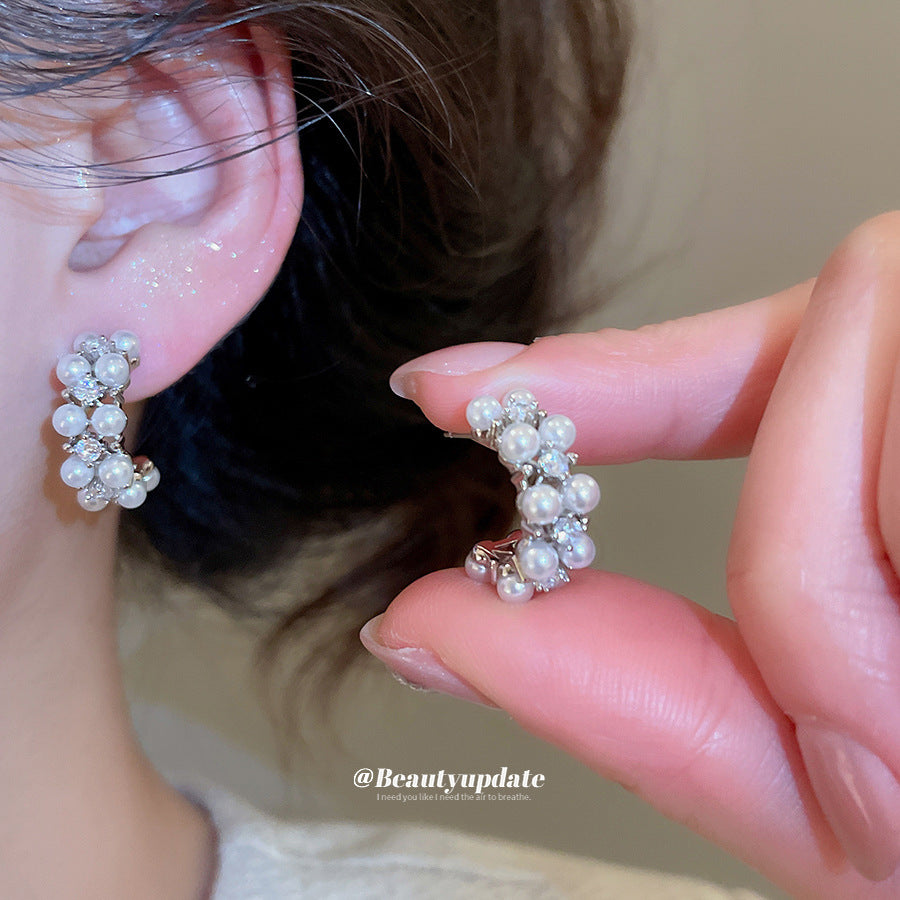 Orecchini a perno da donna a doppia falda a C in stile retrò francese elegante, con perle e intarsio in zircone