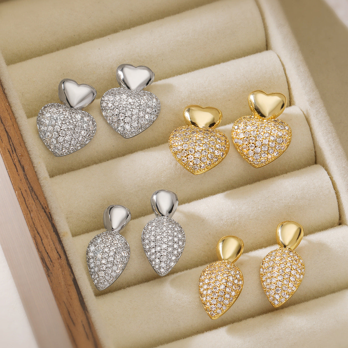Orecchini a Cuore Geometrici Minimalisti in Rame con Placcatura in Oro 18K e Accenti in Zircone per Donne