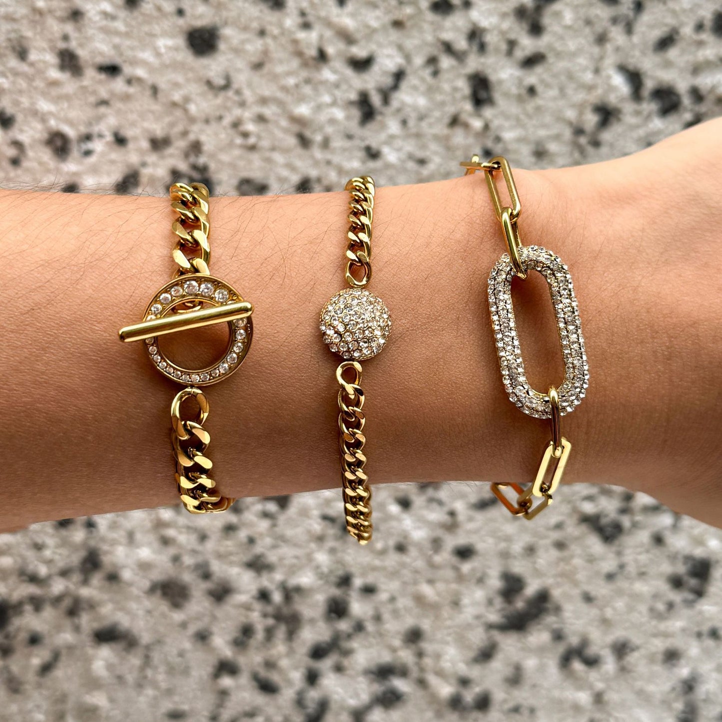 Bracciale geometrico placcato in acciaio inossidabile con zirconi bianchi da donna, gioiello a mano lussuoso e minimalista