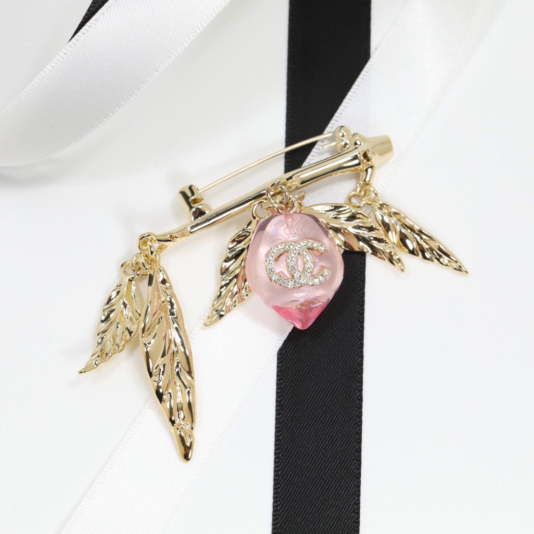 Collar chapado con colgante de lujo de acrílico rosa, melocotón y doble letra C para mujer