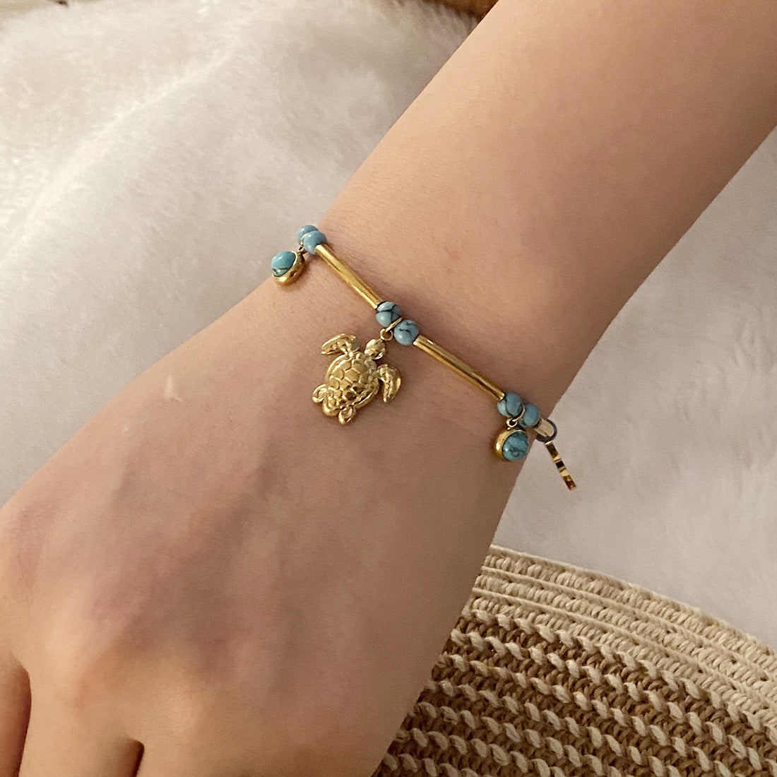 Bracciale alla moda con tartaruga e stella marina in acciaio inossidabile con dettagli turchesi da donna