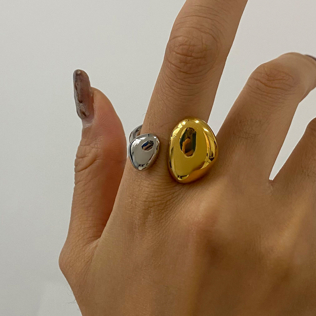 Anello a Goccia Minimalista Geometrico in Acciaio Inox Placcato da Donna, Gioielli a Mano in Acciaio al Titanio