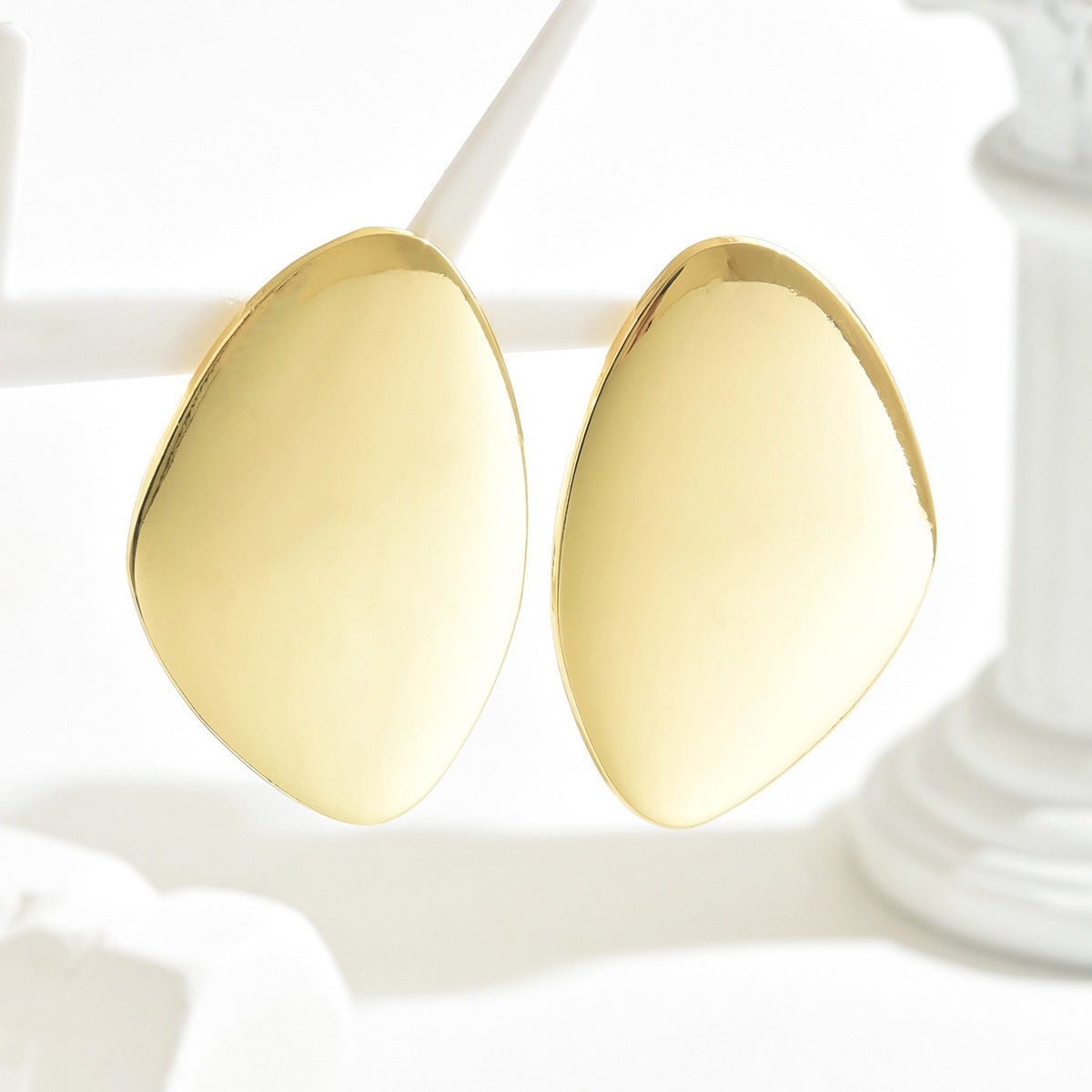 Minimalist Geometric Zinc Alloy Earrings with Electroplated Finish for Women, Smooth Polished Surface and Versatile Oval Ring Design