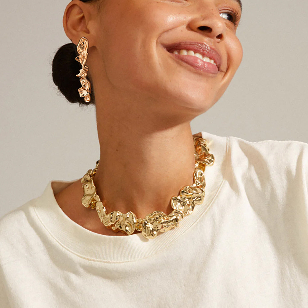 Irregular Geometric Lava Metal Choker Necklace for Women with Liquid-Wrinkle Texture and Handmade Chain