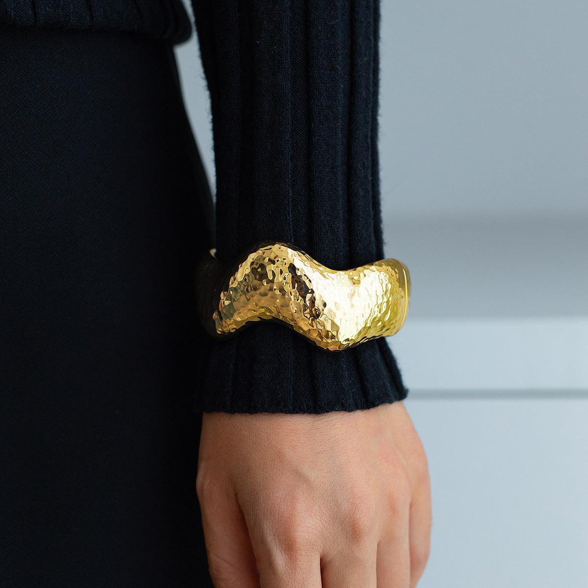 Luxury Plated Alloy Irregular Wave Spring Bangle Bracelet Set