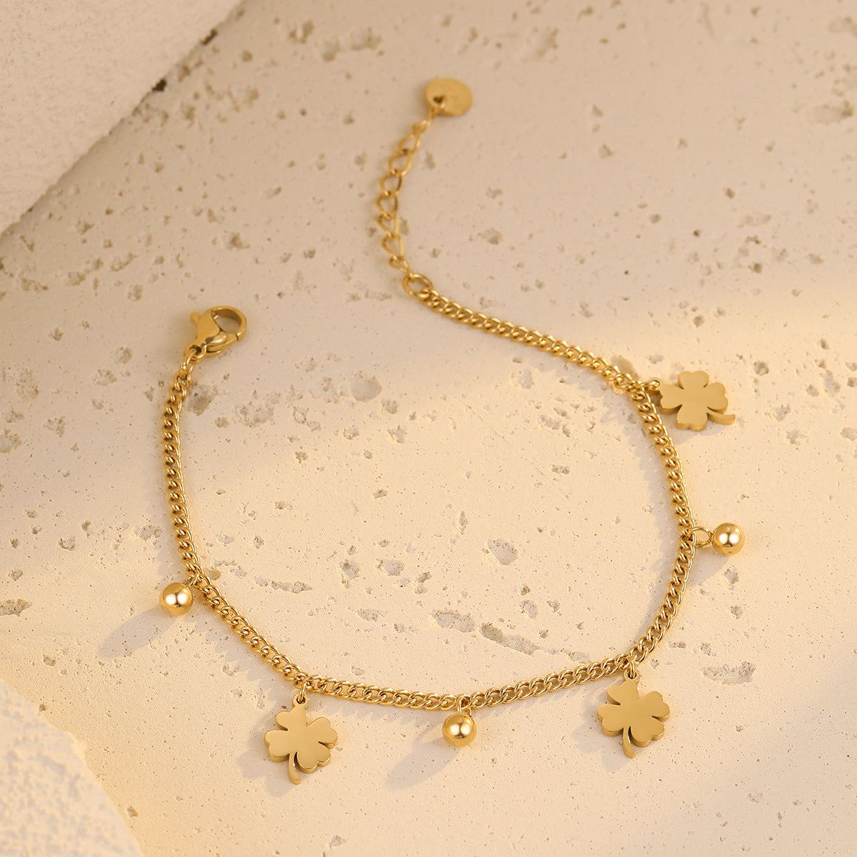 Fashionable OL Style Clover-Shaped Titanium Steel Bracelet with Plating Finish for Women