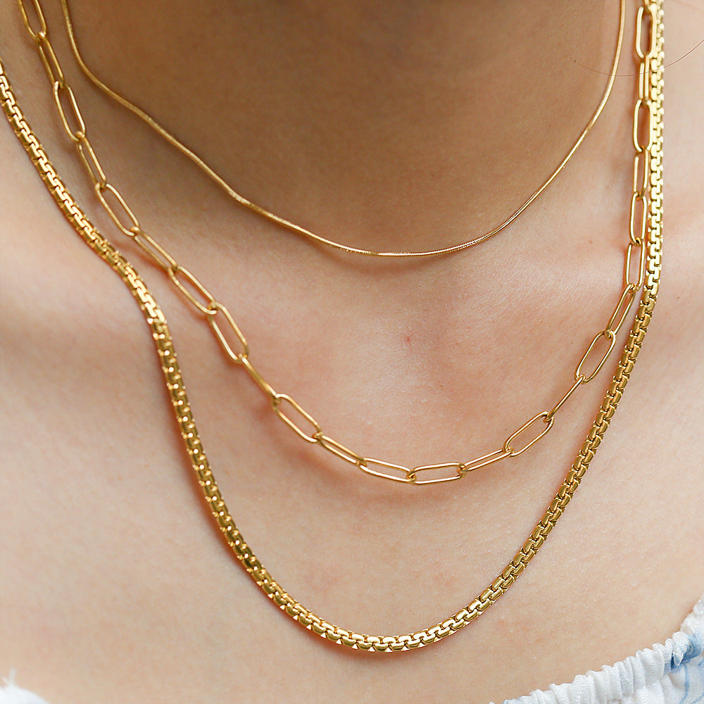 Collana da donna a triplo strato con catena snake in acciaio inossidabile geometrica e minimalista, placcata in acciaio al titanio