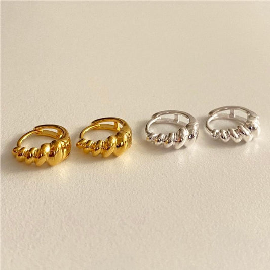 Pendientes Minimalistas Giratorios con Letra para Mujer en Plata de Ley 925 con Baño de Oro