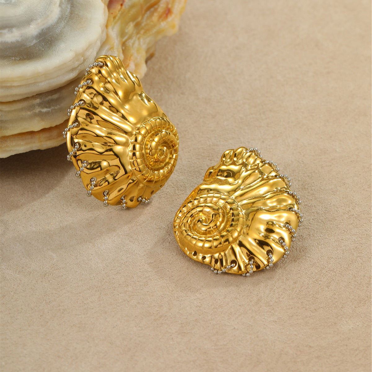 Orecchini in acciaio inossidabile a forma di conchiglia d'ispirazione vintage con placcatura, da donna
