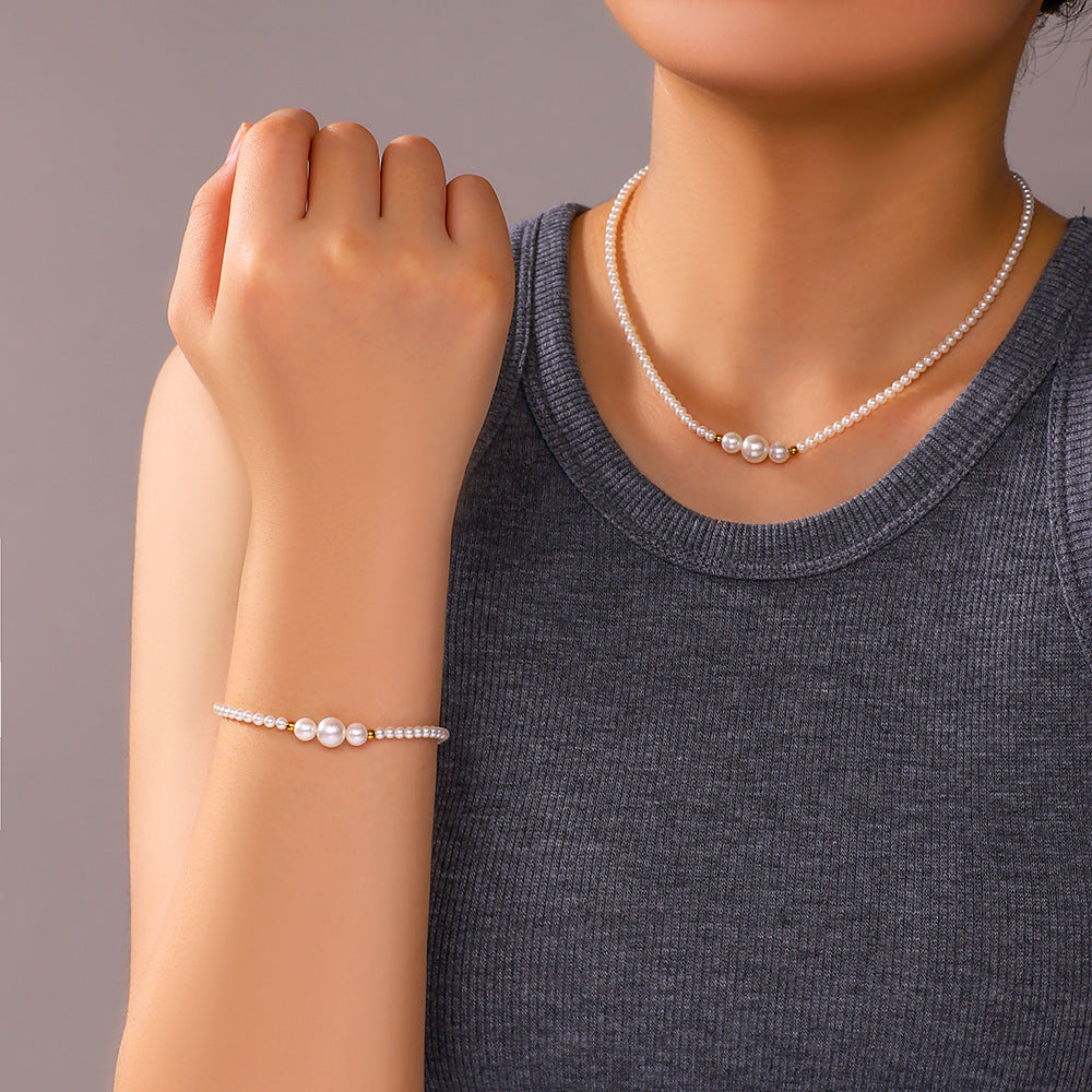 Collana da donna minimalista in acciaio inossidabile con perle, ciondolo geometrico e finitura placcata sottovuoto in oro 18K