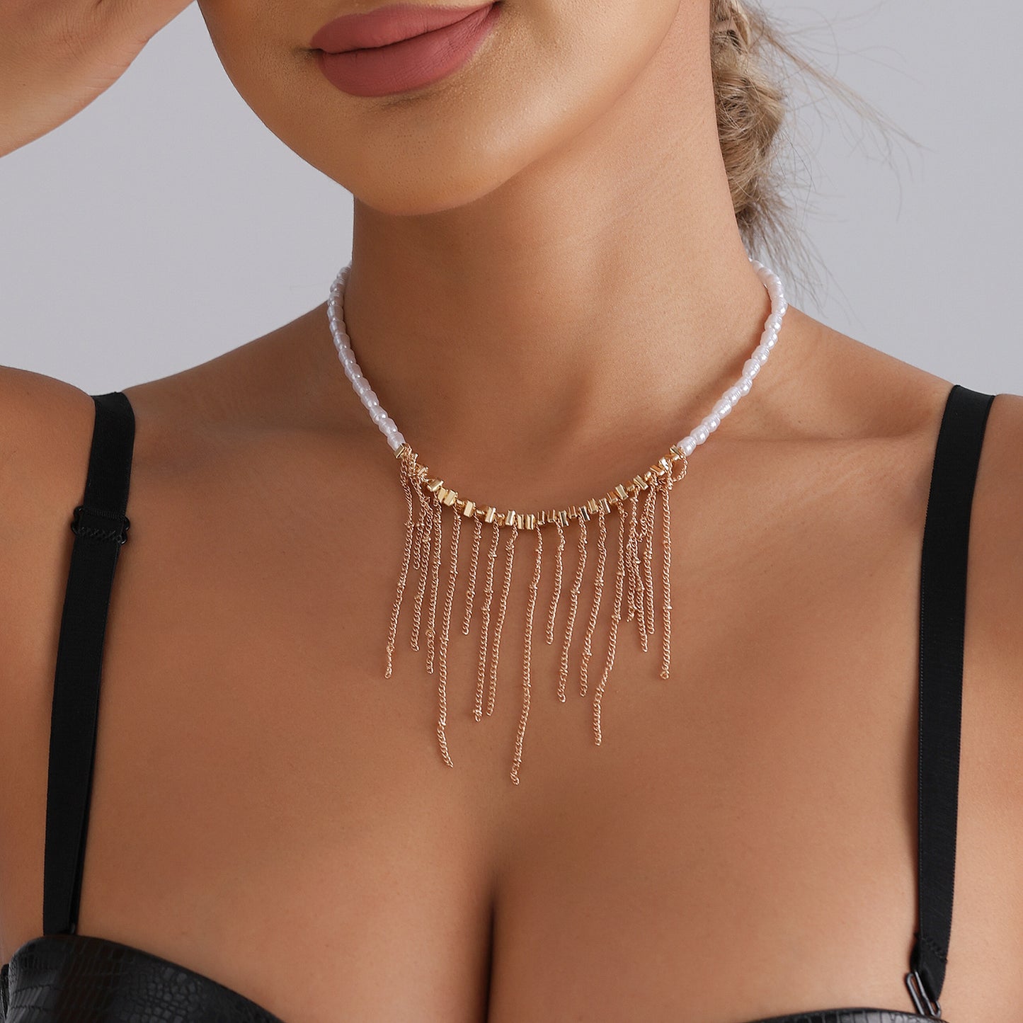 Minimalist Baroque-Inspired Alloy Pendant Necklace with Tassel Detail and Geometric Shape for Women