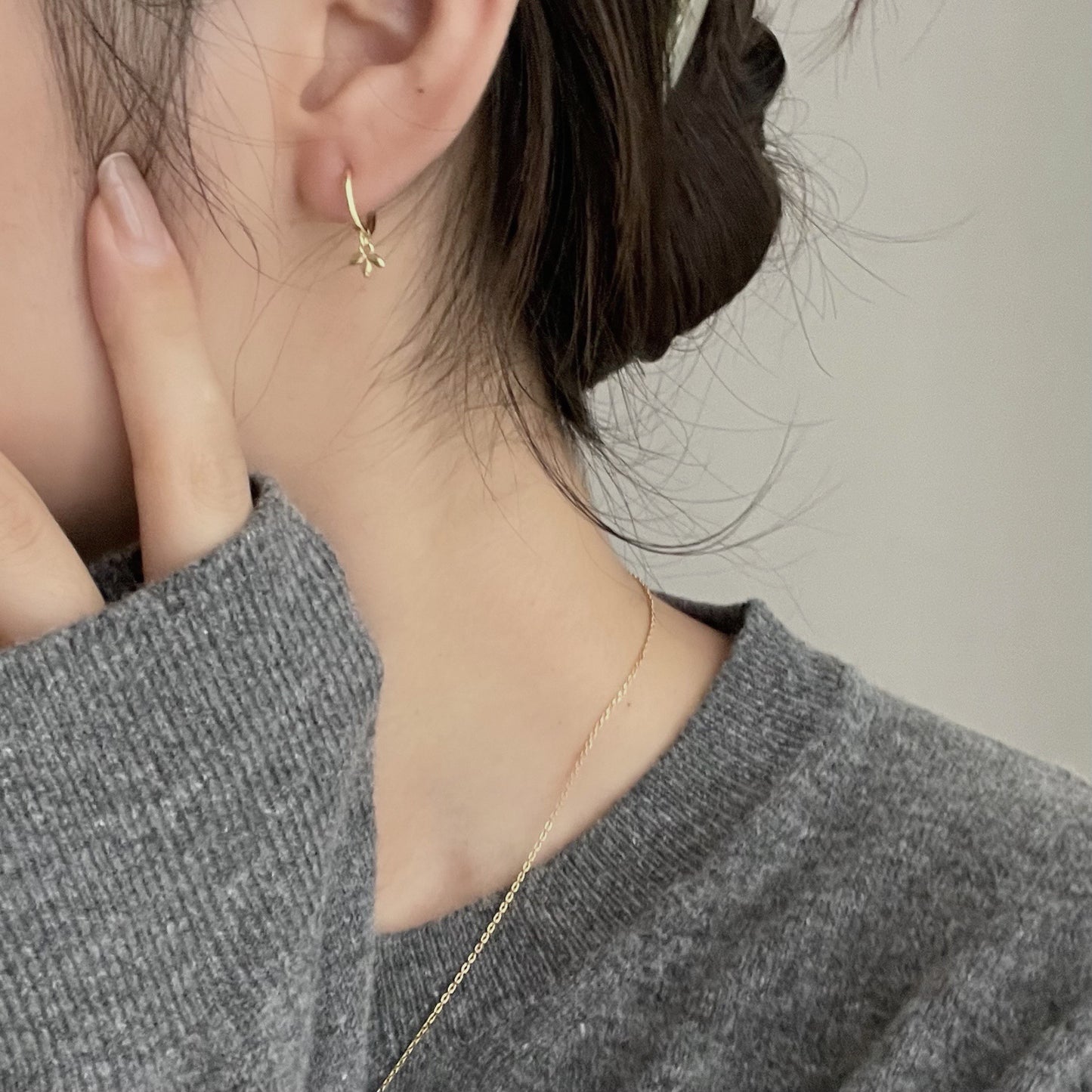 Minimalist Leaf-Shaped 925 Sterling Silver Stud Earrings for Women with Polished Finish and Floral Accent