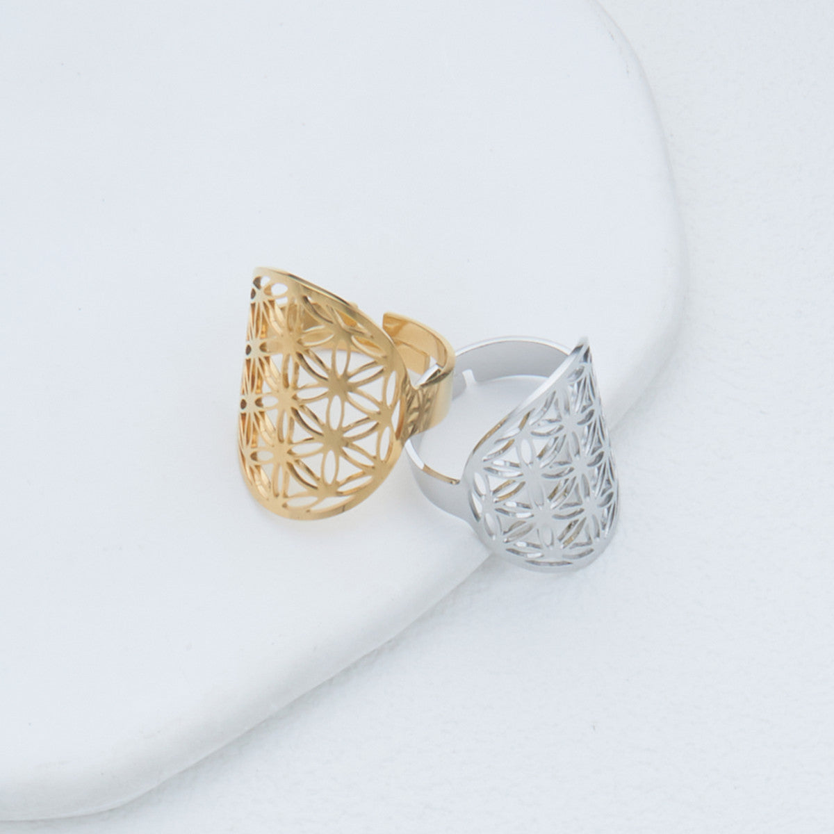 Hollow-Out Adjustable Life Flower Ring in Stainless Steel with Gold or Silver Plating for Women
