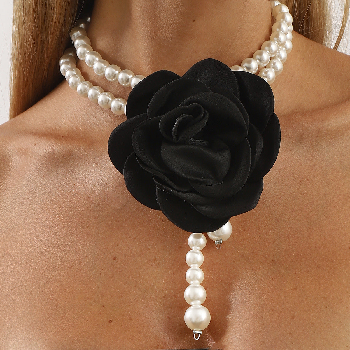 Collana Girocollo Barocca Floreale a Rosa in Stile Rétro Francese da Donna con Accenti di Perle Sintetiche e Dettagli Artigianali