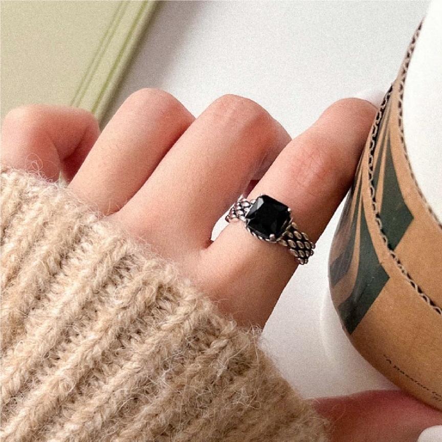 Minimalist Heart-Shaped 925 Sterling Silver Ring with Black Diamond Inlay for Women