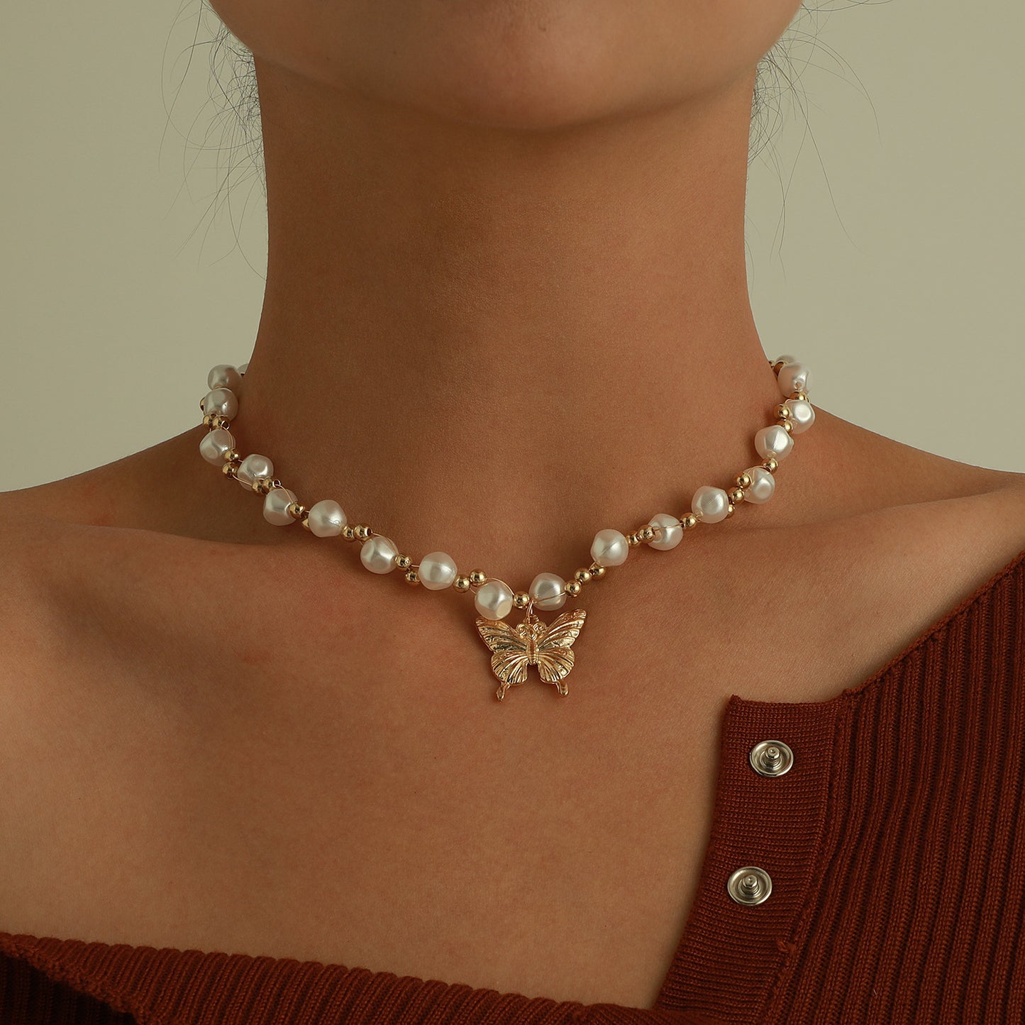 Elegant Embossed 3D Butterfly Necklace for Women Short Pearl-Embellished Geometric Alloy Pendant with Plated Finish