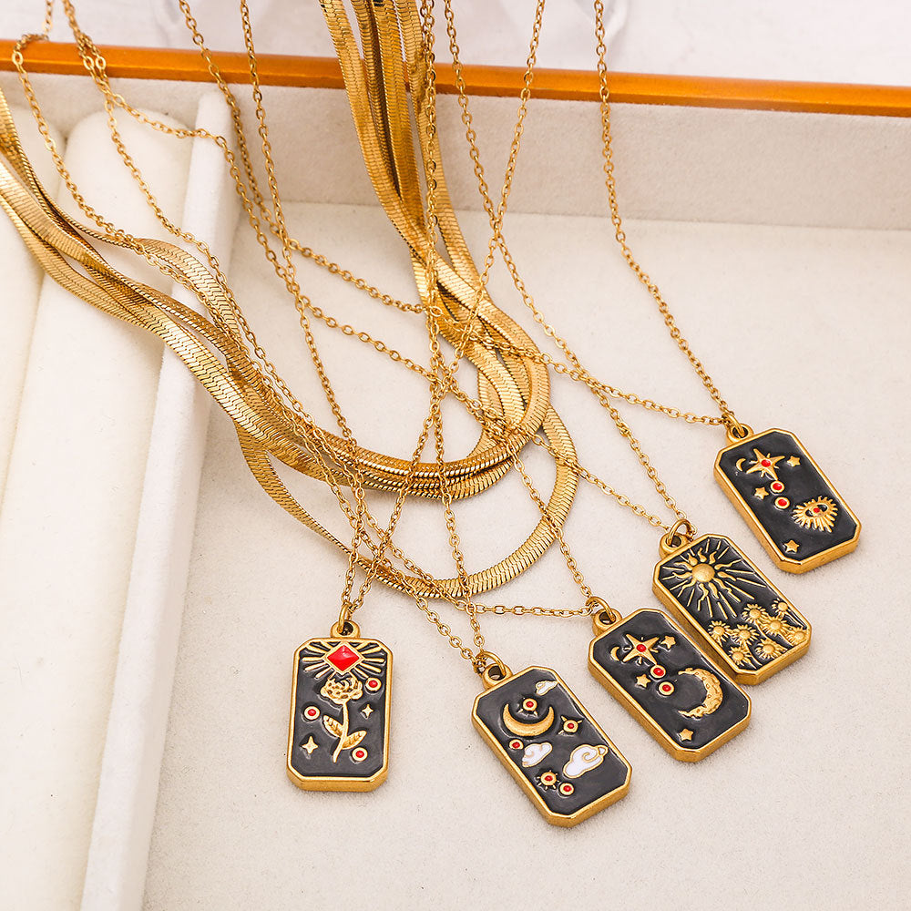 Collana Pendente Tarocchi Vintage a Doppio Strato in Acciaio Inossidabile con Design Divinità Solare Floreale a Ottagramma Sole e Luna su Catena Serpentina