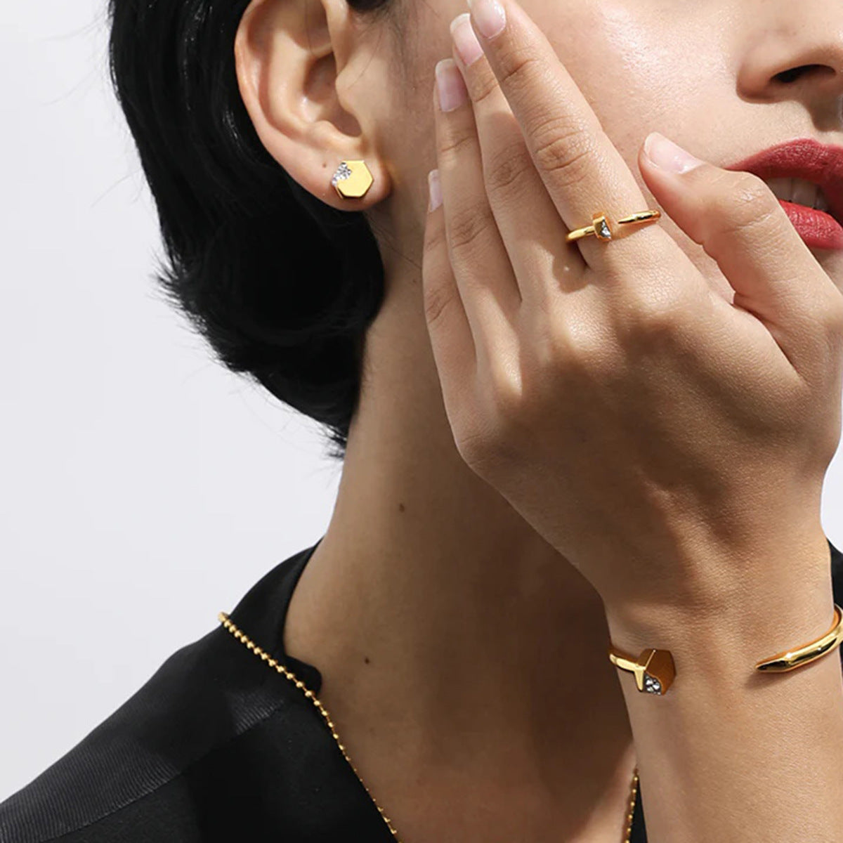 Collana geometrica in acciaio inossidabile da donna con ciondolo in acciaio al titanio, finitura galvanica, accessorio di moda minimalista