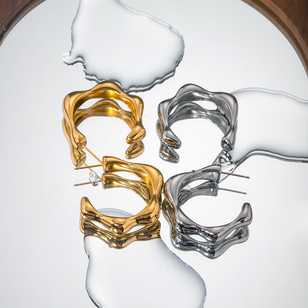 Orecchini a cerchio a C con fiore geometrico in acciaio inossidabile placcato oro 18K in stile Ins alla moda da donna