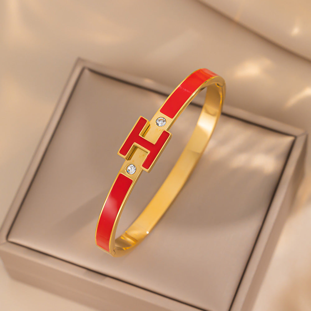 Bracciale Minimalista in Acciaio Inossidabile da Donna con Placcatura in Acciaio al Titanio e Intarsio di Strass a Forma Geometrica Ovale