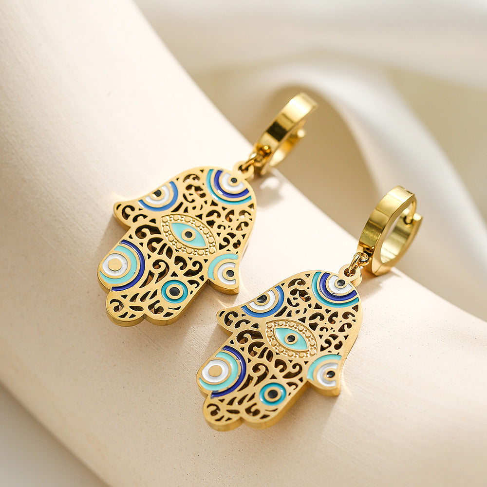 Orecchini a perno geometrici minimalisti in acciaio al titanio con smalto a forma di occhio di Hamsa per donna