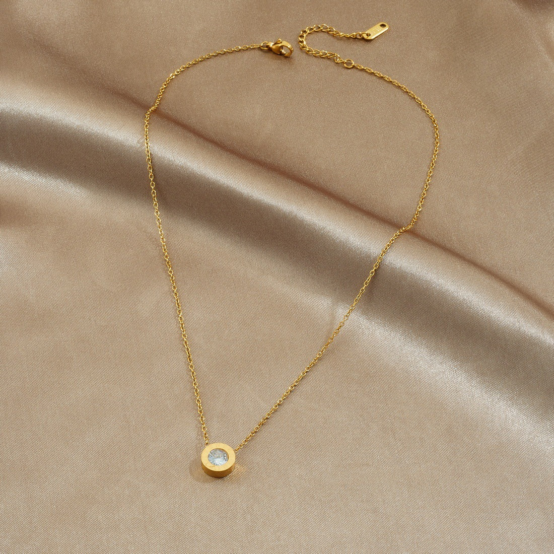 Minimalist Round Geometric Rhinestone Inlay Stainless Steel Gold Plated Pendant Necklace for Women