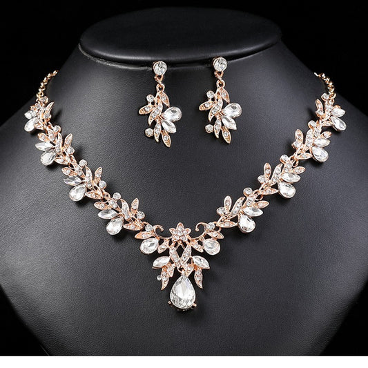Conjunto de collar de aleación de estilo natural con forma floral y de hoja, incrustaciones de pedrería y baño de oro en cadena tipo O para mujer