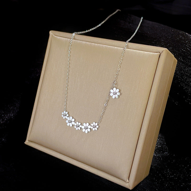 Collana girocollo minimalista in acciaio al titanio con motivo floreale