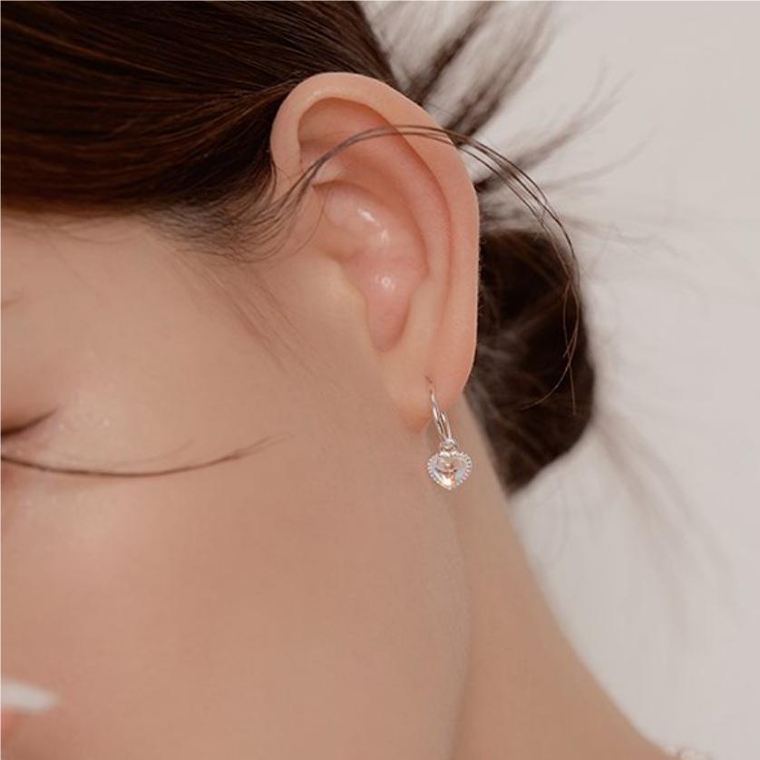Orecchini Minimalisti a Cuore in Argento Sterling 925 con Micro-Pavé e Accento di Cristallo AB