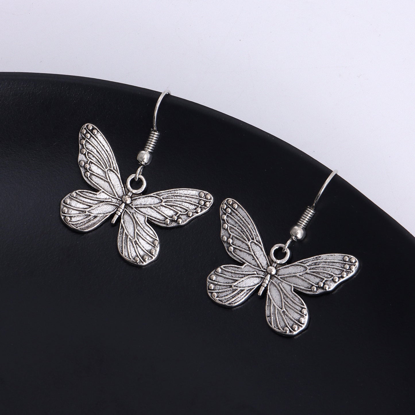 Minimalist Striped Butterfly-Shaped Alloy Earrings for Women with Plated Finish