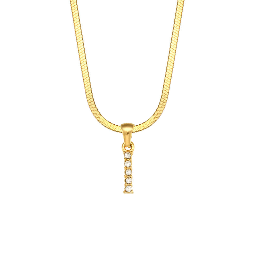 Collana Minimalista con Ciondolo a Lettera in Acciaio Inossidabile con Placcatura in Oro 18K e Zircone su Catena a Serpente Piatta per Donna