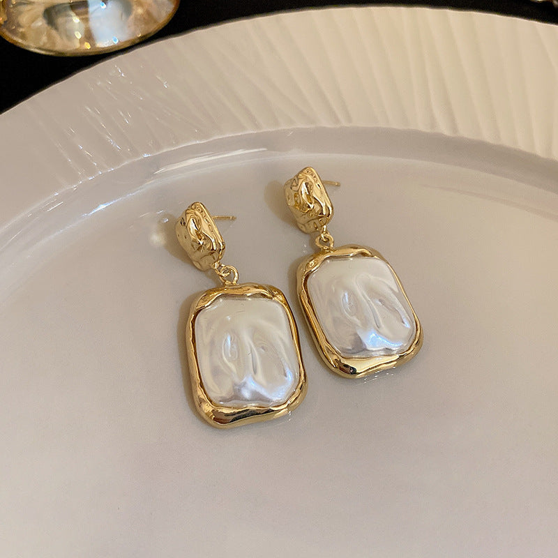 Orecchini a perno con perla geometrica vintage di lusso in rame placcato con perni in acciaio per donna