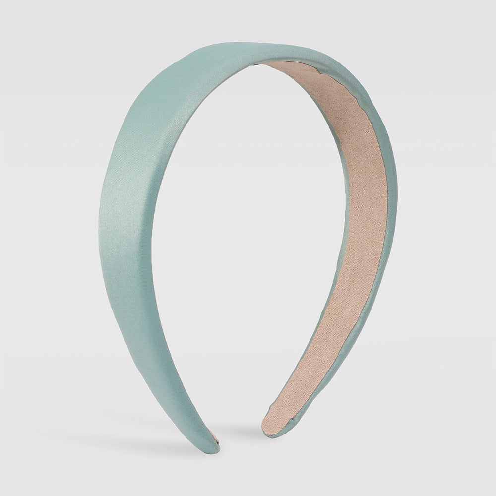 Diadema de tela en tonos pastel para mujer con diseño circular y acabado artesanal