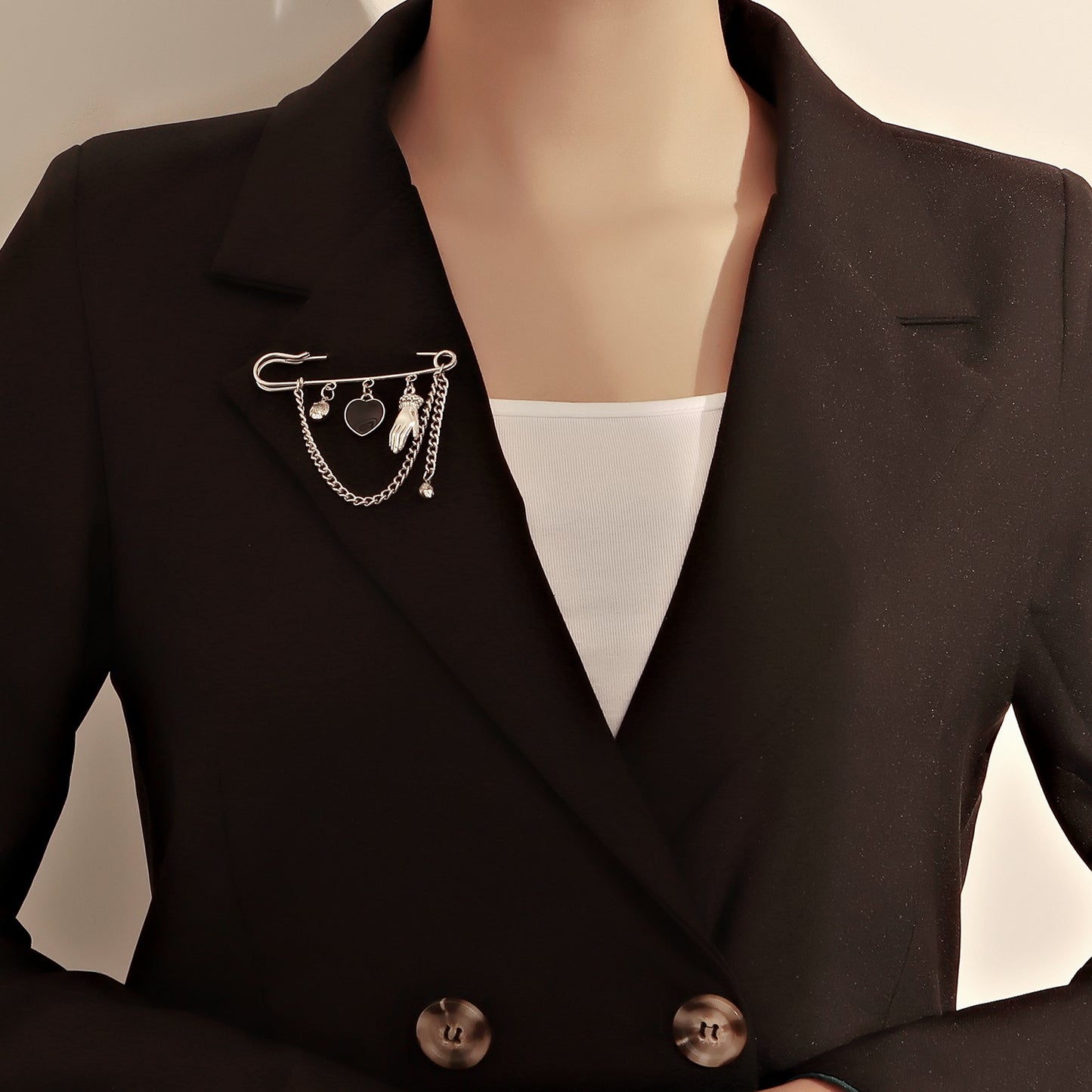 Minimalist Geometric Alloy Lapel Pin with Plated Finish for Women — Heart-Shaped Fashion Commuter Accessory