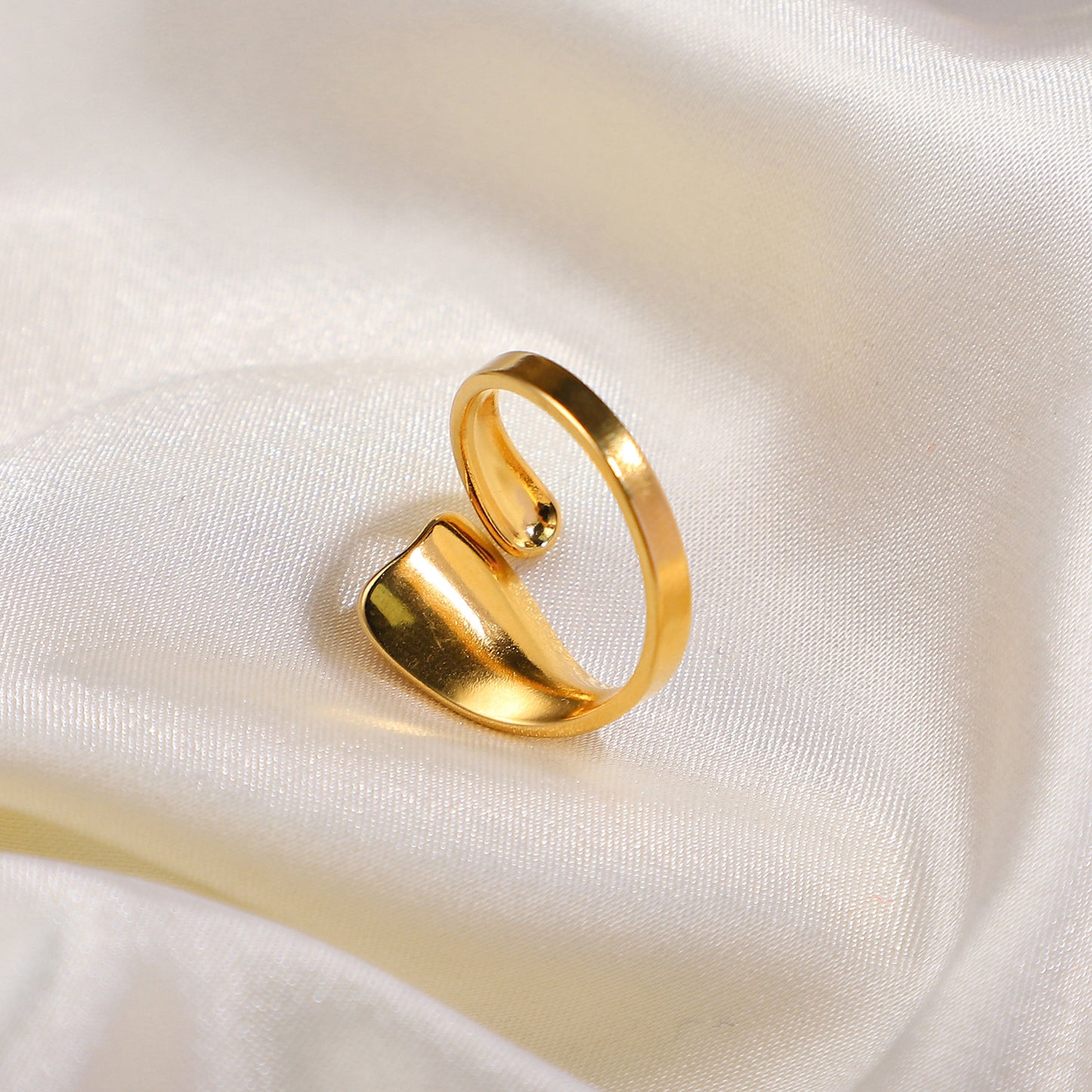 Geometric Irregular Open Ring for Women in Titanium Steel with 18K Gold Plating