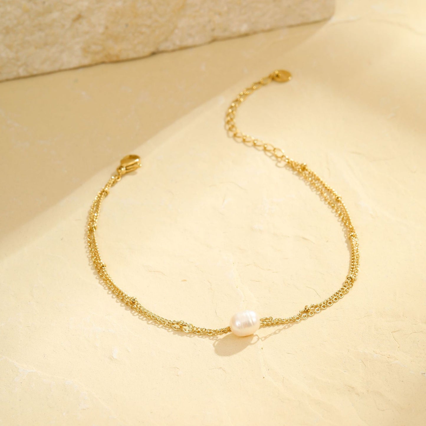 Tobillera minimalista geométrica de acero inoxidable con borla y detalles de perlas para mujeres y hombres