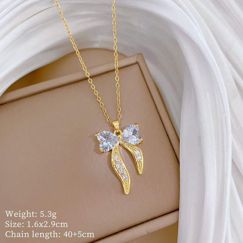 Collana con Ciondolo a Forma di Cuore e Farfalla Minimalista Dolce con Strass da Donna in Acciaio al Titanio con Delicata Catena alla Clavicola