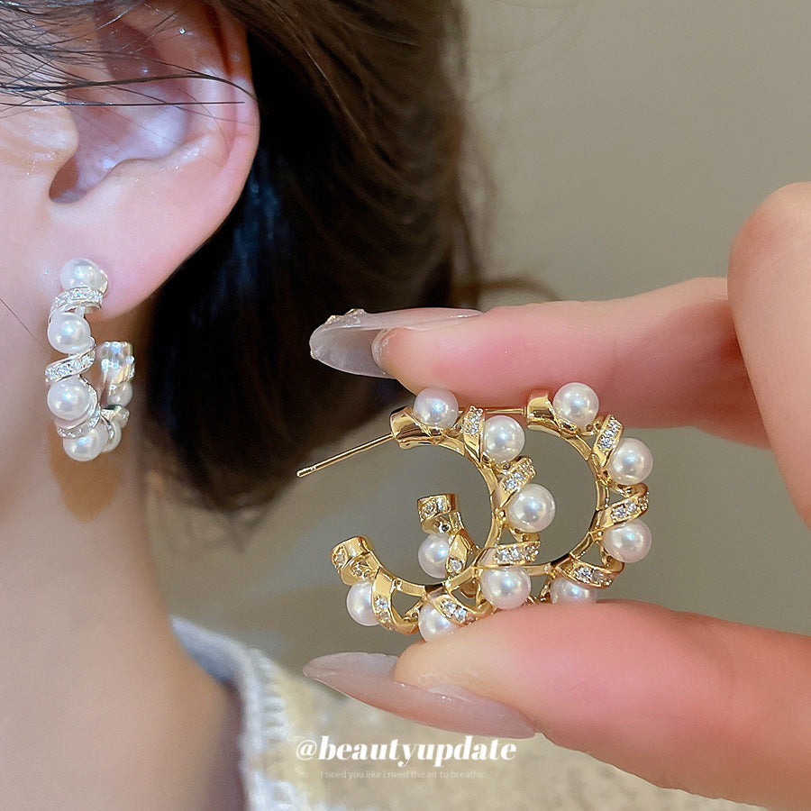 Pendientes Geométricos Minimalistas de Perlas con Incrustaciones de Circonita y Postes de Plata Bañados en Oro para Mujer