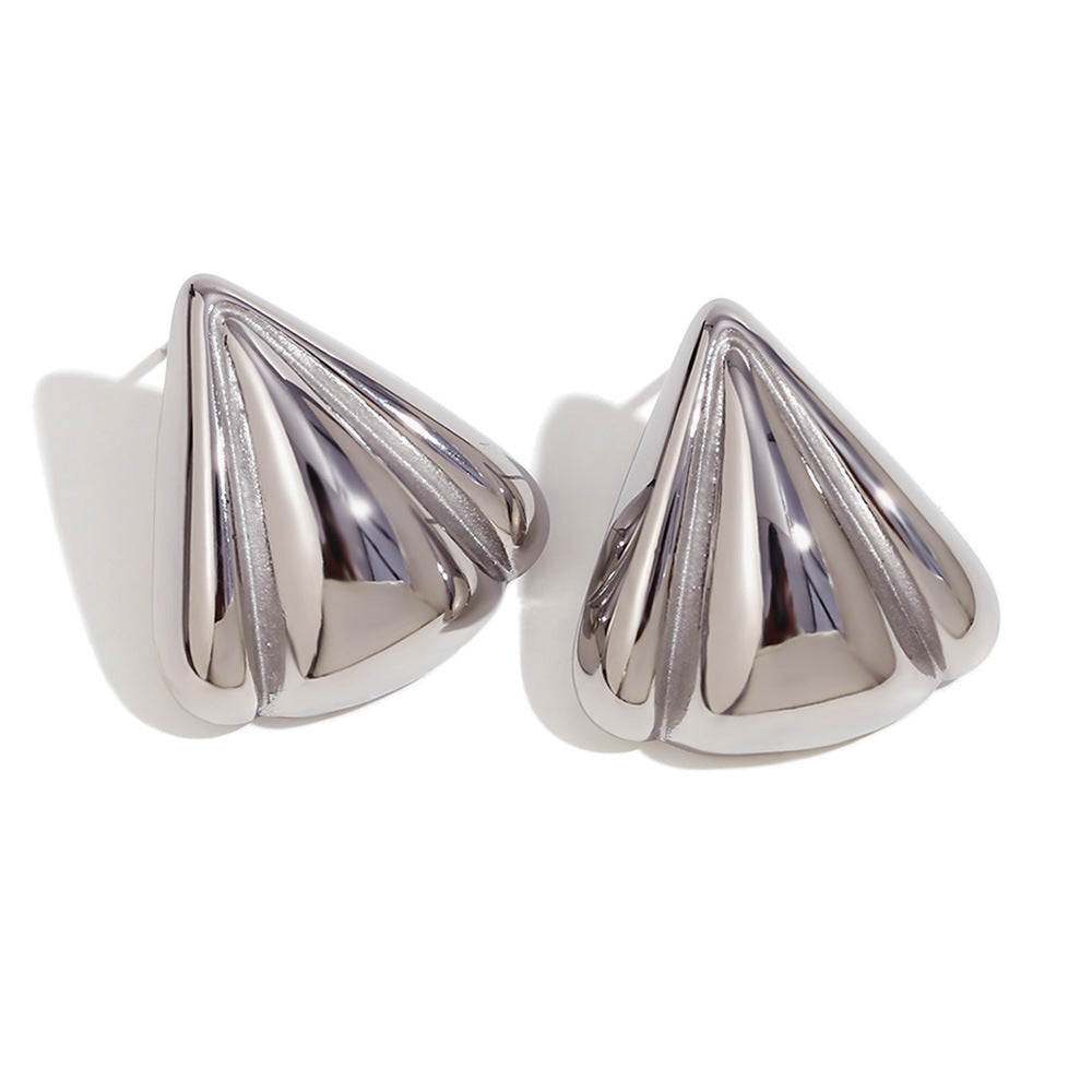 Pendientes de tuerca de acero inoxidable pulido con forma de pétalo triangular geométrico de moda para mujer con baño de oro de 18 quilates