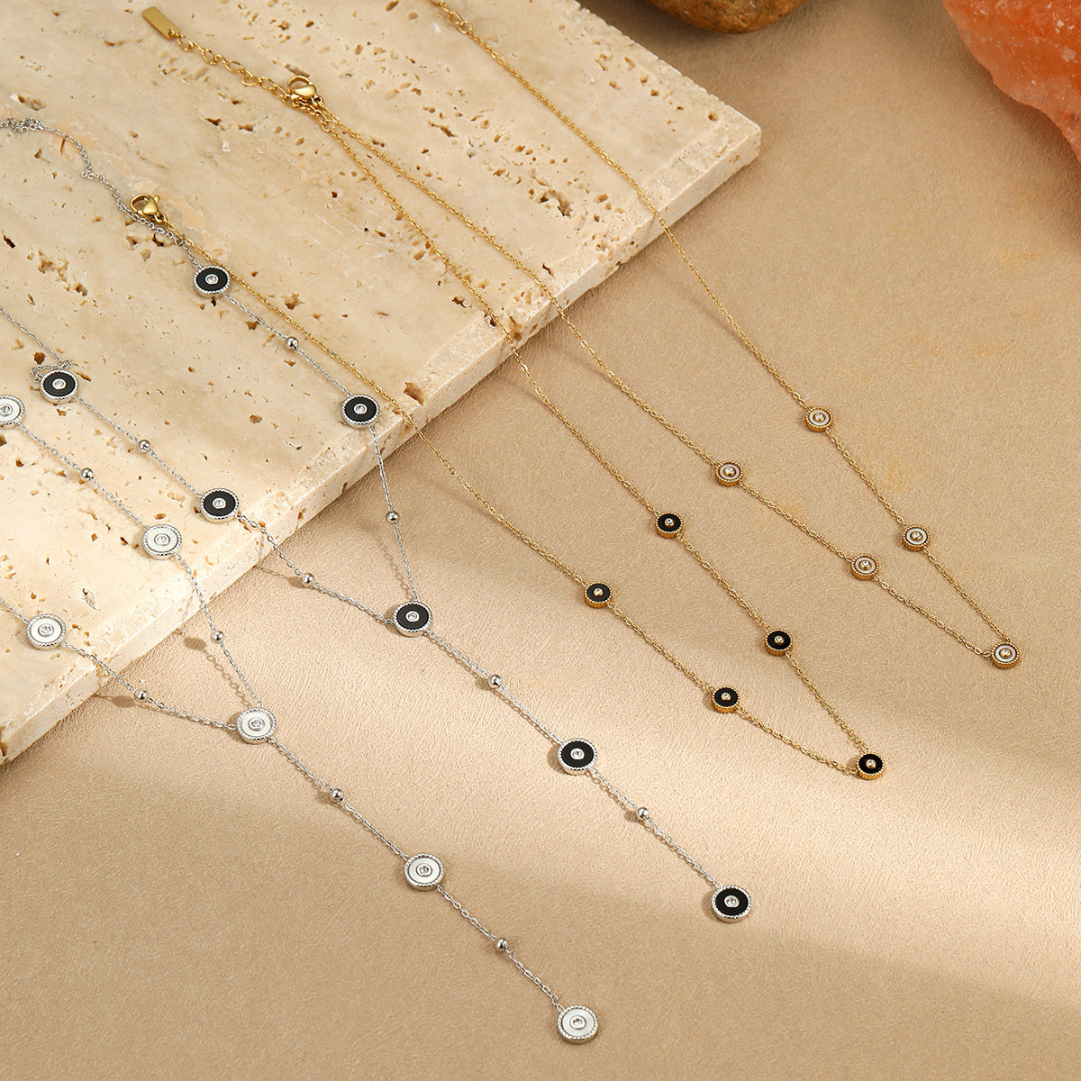 Elegante collar con colgante geométrico de acero inoxidable de oficina con incrustaciones de diamantes de imitación, cadena chapada en forma de Y, collar tipo locket con borla para mujer