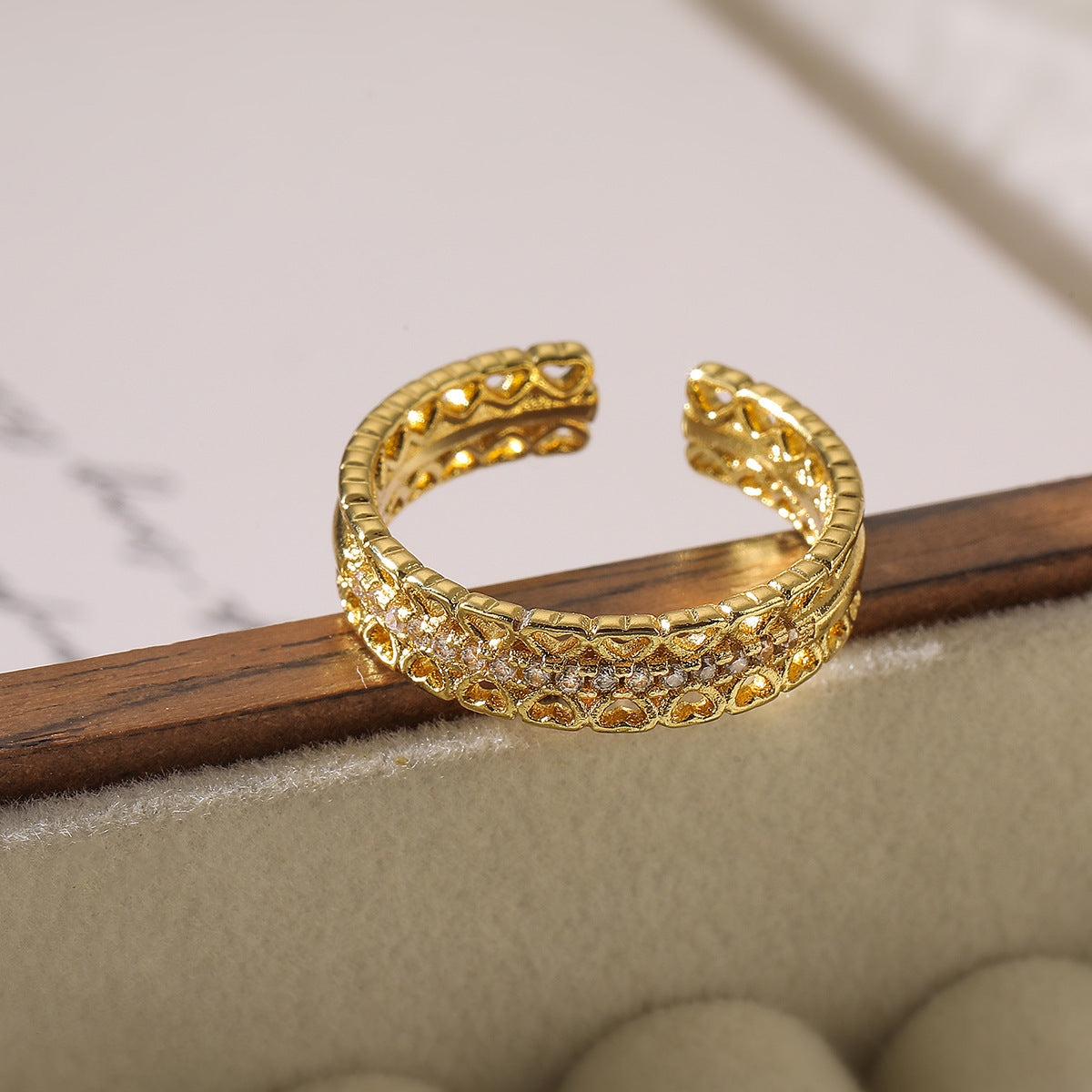 Anello regolabile geometrico minimalista in rame placcato oro e zirconi da donna
