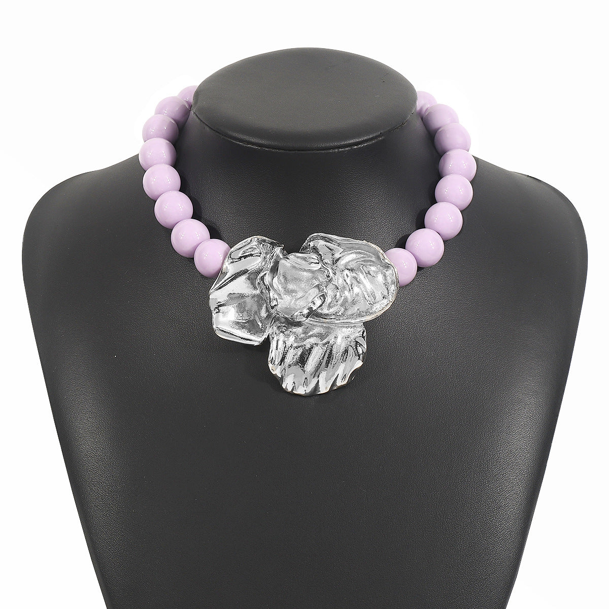 Collar con colgante floral exagerado para mujer con base de aleación Diseño geométrico Acabado galvanizado y detalles de perlas de imitación en cadena de serpiente