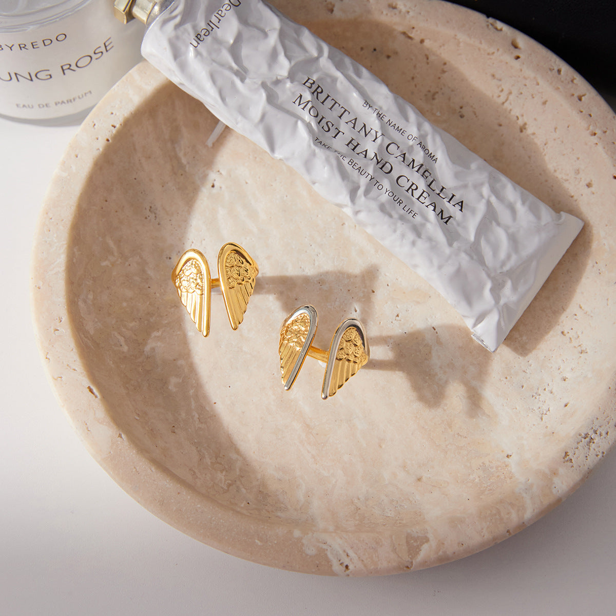 Anello di lusso a forma di ala in acciaio al titanio per donna con finitura placcata, design geometrico, accessorio di moda in acciaio inossidabile