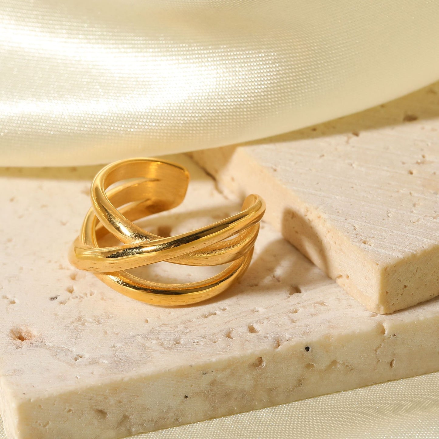 Vintage Geometric Open-Ended Stainless Steel Ring with 18K Vacuum Gold Plating for Unisex Wear