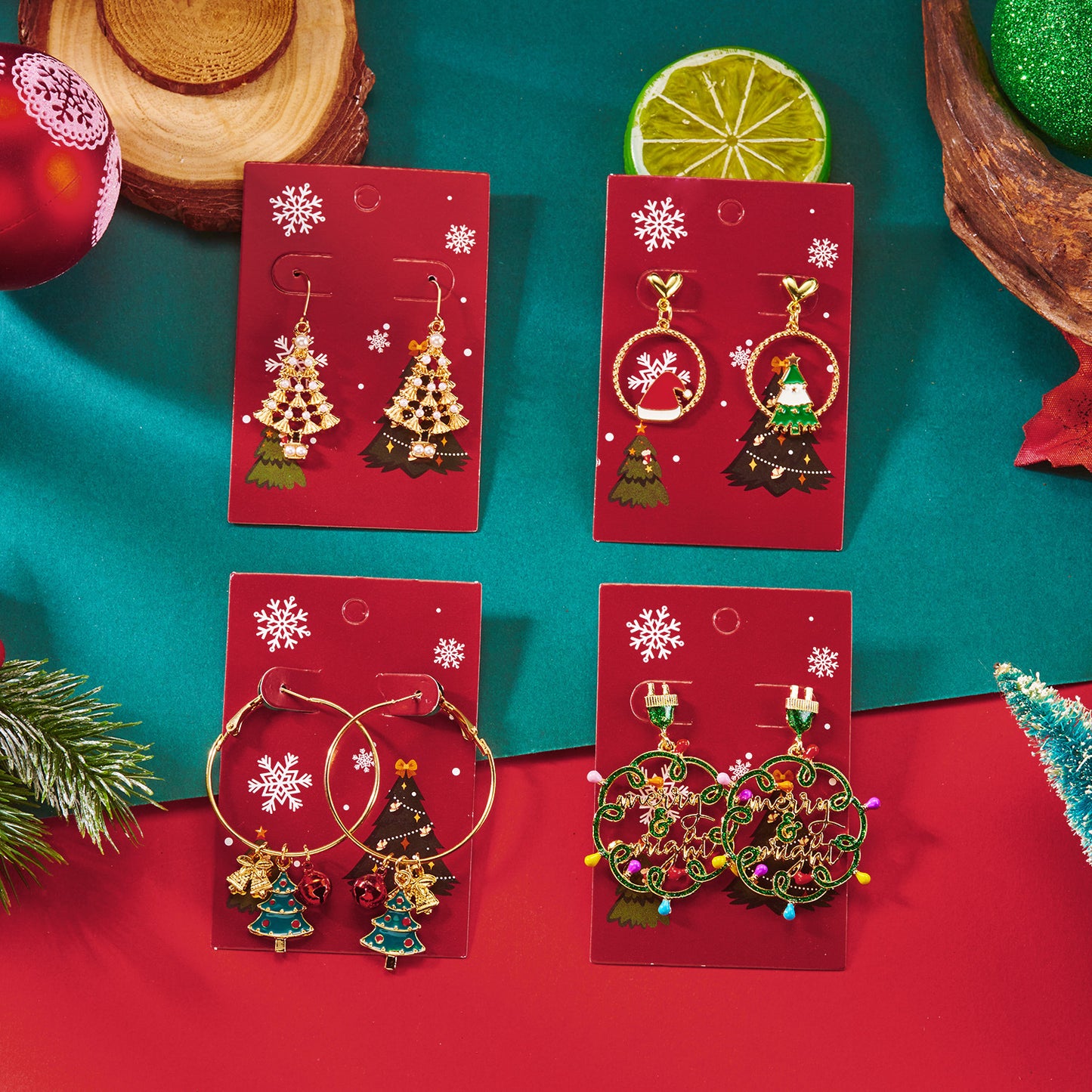 Pendientes de aro con colgante de árbol de Navidad, estilo dulce navideño, adornados con diamantes de imitación, diseño irregular y acabado de aleación chapada