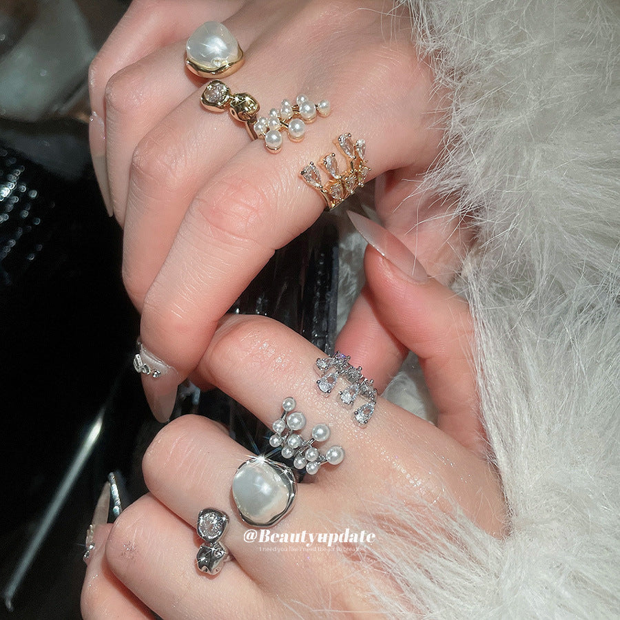Anello da donna elegante in stile vintage francese con perle imitate a forma geometrica e zirconi intarsiati