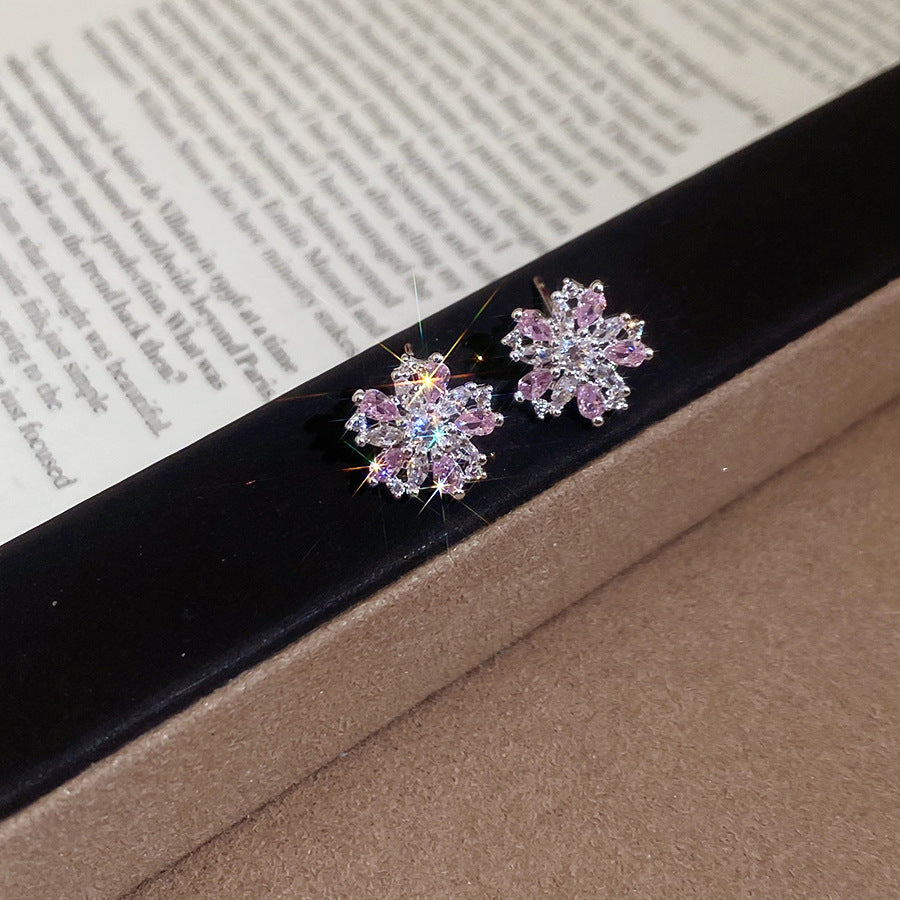 Eleganti Orecchini a Lobo Floreali con Zirconia in Rame con Perni in Acciaio per Donna