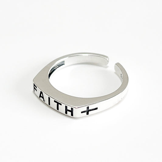 Anillo Minimalista de Plata de Ley 925 con Cuadrado y Cruz Incrustada para Mujer