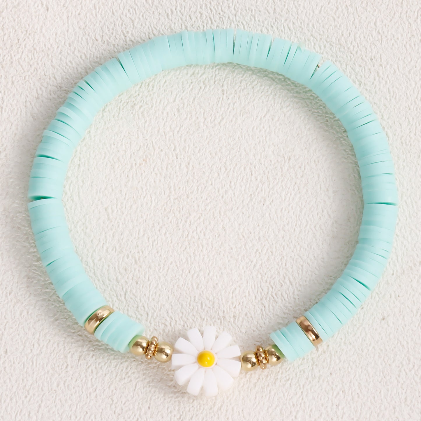Bracciale Boho con margherite e perline in argilla polimerica e accenti geometrici da donna