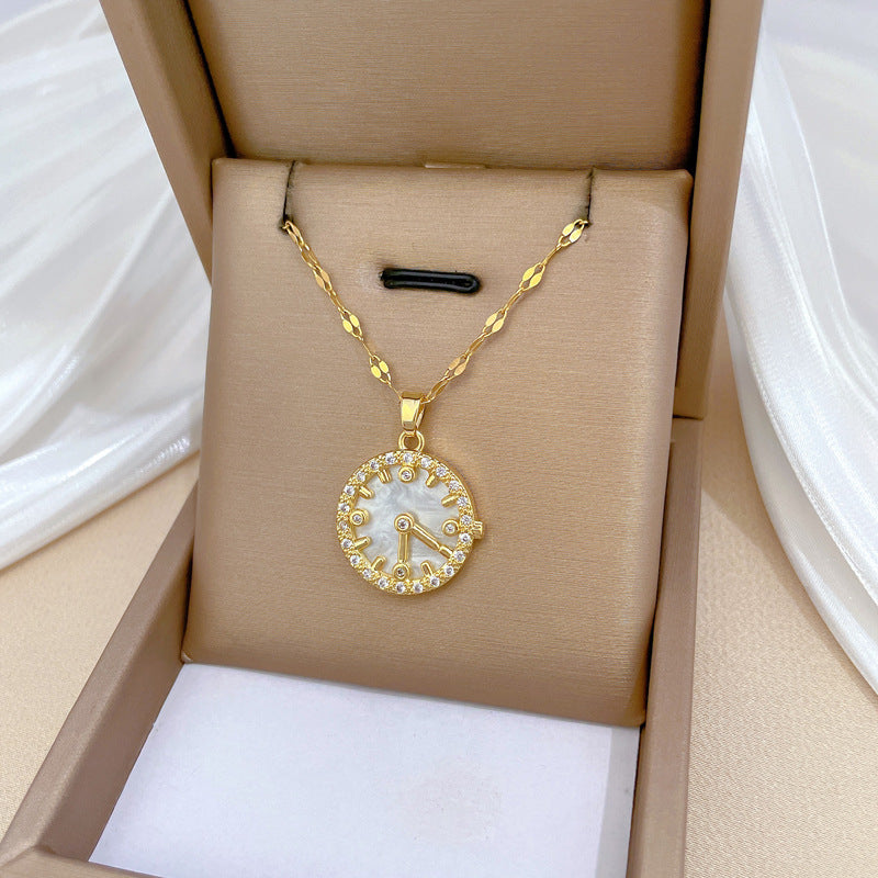 Collana con ciondolo a conchiglia di lusso in acciaio al titanio da donna con strass intarsiati design geometrico catena clavicola elegante